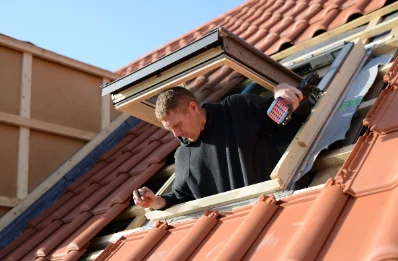 Pose de fenêtres de toit Velux à Nicorps